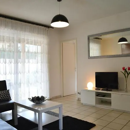 Maison Calme Avec Acces Piscine Et Grand Jardin A - Fr-1-239-942 *